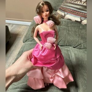 1983 Sweet Roses PJ Barbie Doll Mattel in Original Satin Dress-Steffi Face